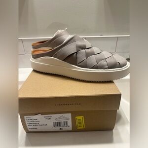 Women’s Lucky Brand LK-Killian woven slip on shoe in size 7.5.